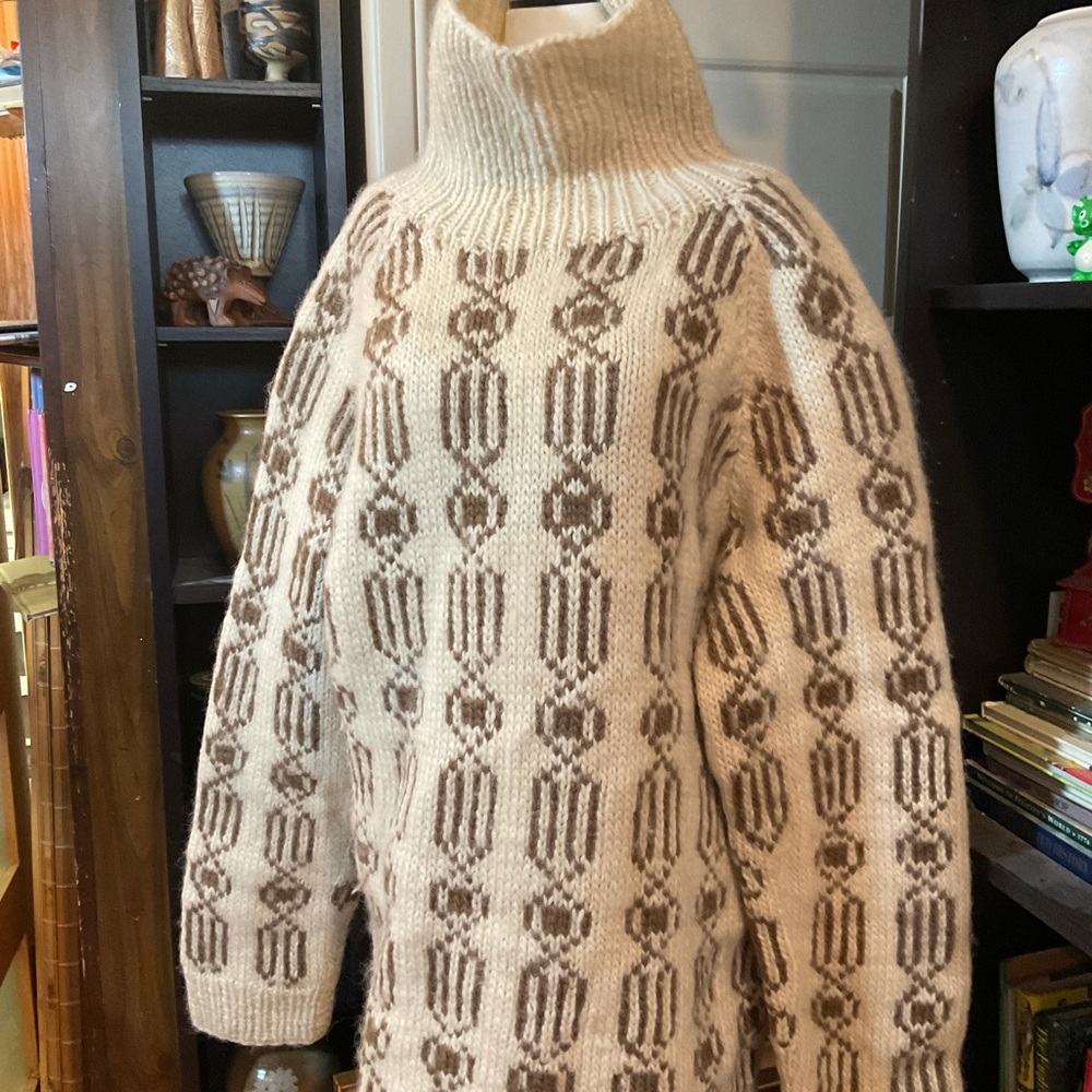 “HAND KNIT” Vintage  Beige and Brown Patterned 100% Wool Sweater. - Picture 3 of 12